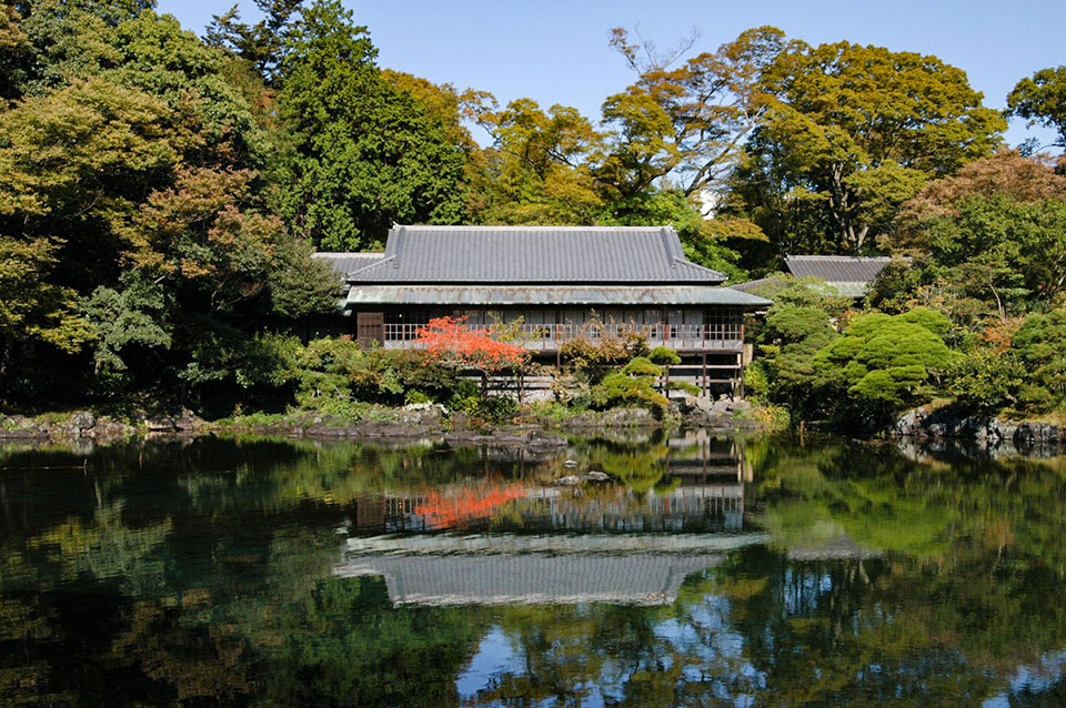 楽寿園　楽寿館　小浜池（満水時）