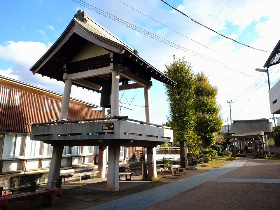 三石神社・時の鐘