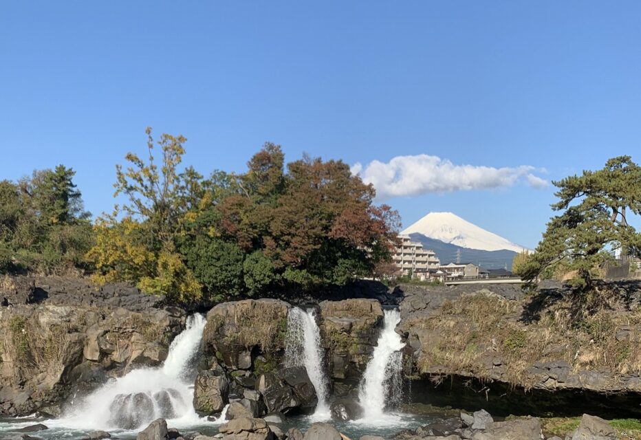 鮎壺の滝と富士山