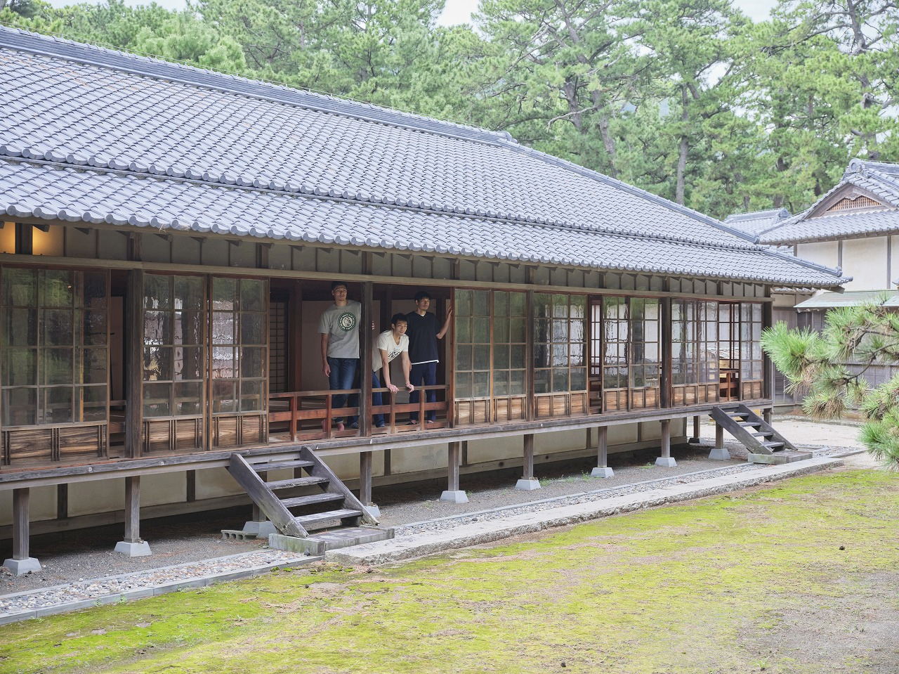 西附属邸　東レアローズ