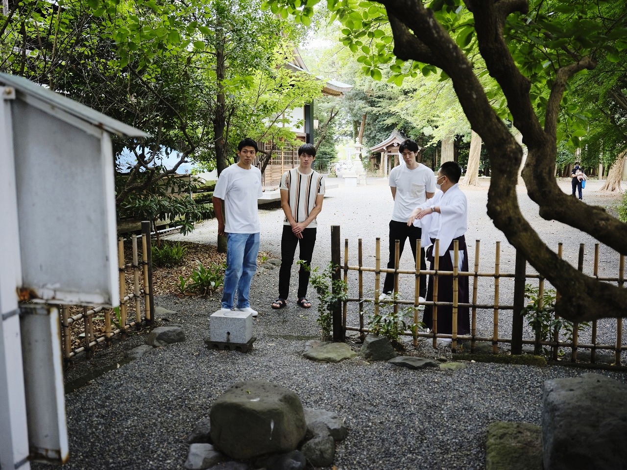 東レアローズ対面石八幡神社