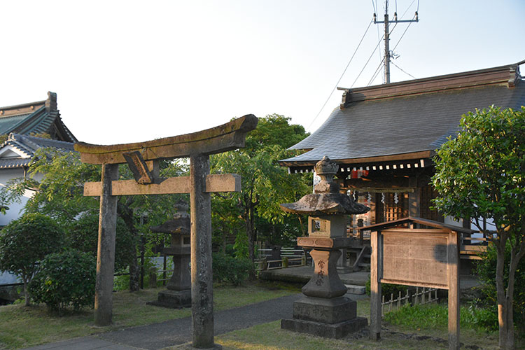 三石神社・時の鐘